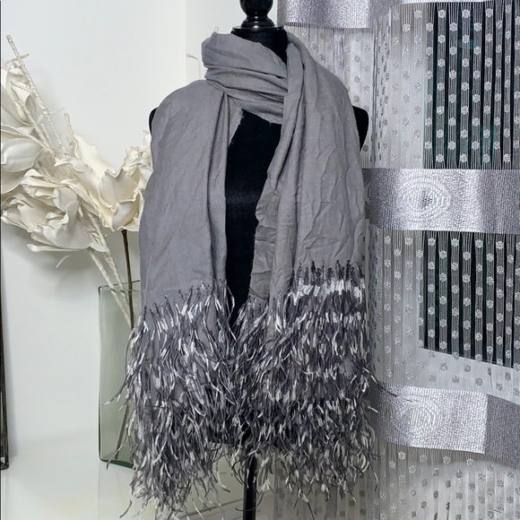 Accessories - ❇️ Feather Accent Scarf